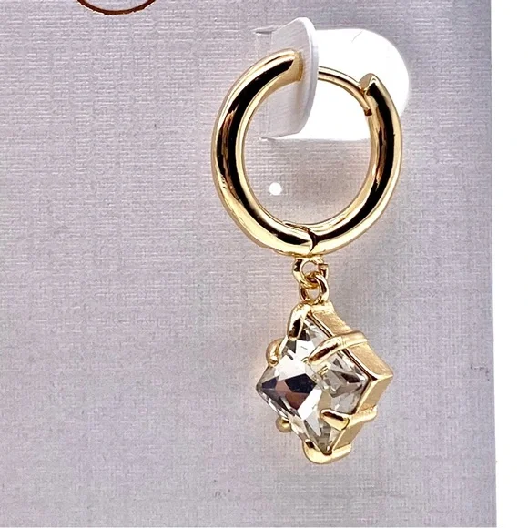 NWT Stella & Ruby Clear Square Crystal Drop Huggie Earrings - Picture 6 of 11